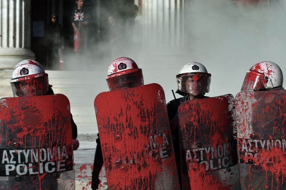Polizia greca durante le proteste anti Troika