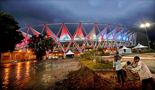 I cantieri ancora aperti del Jawaharlal Nehru Stadium a New Delhi