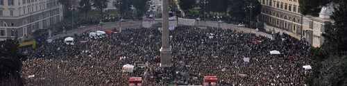 Piazza del Popolo a Roma gremita per la manifestazione in difesa della dignità delle donne