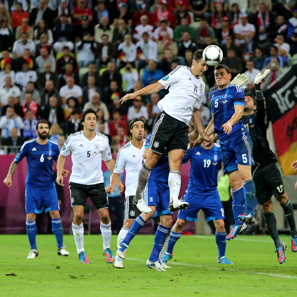 Miroslav Klose segna contro la Grecia a Euro 2012