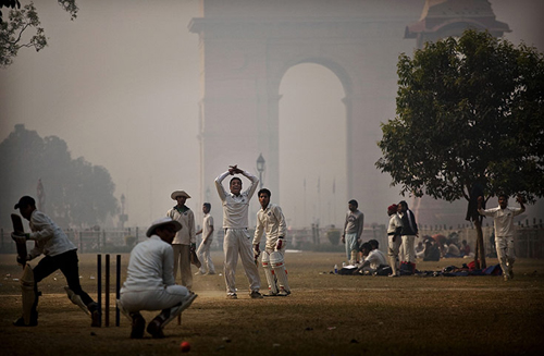 New Delhi sotto una coltre di nebbia