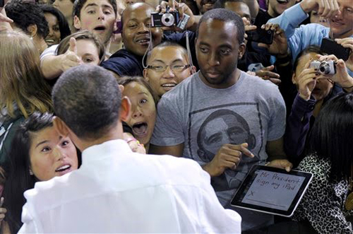 Obama autografa un iPad