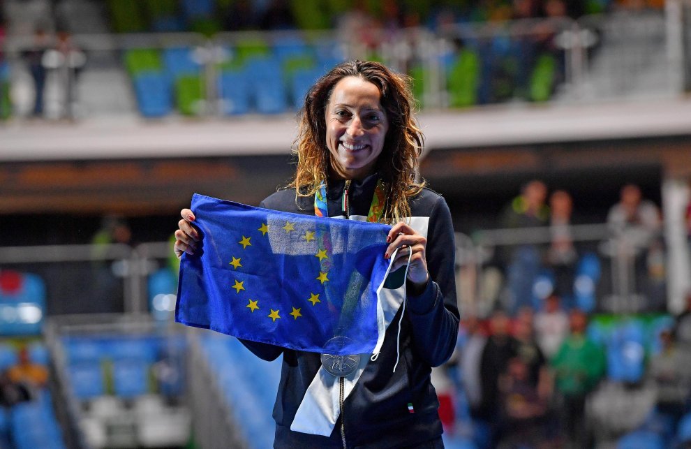 Elisa Di Francisca con la bandiera europea ai Giochi Olimpici di Rio 2016