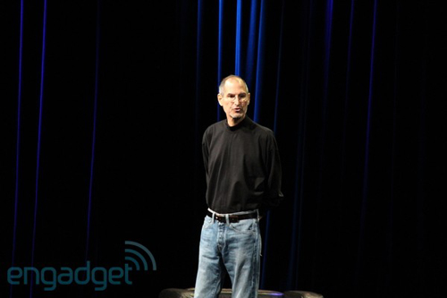 Steve Jobs sul palco dello Yerba Buena Center