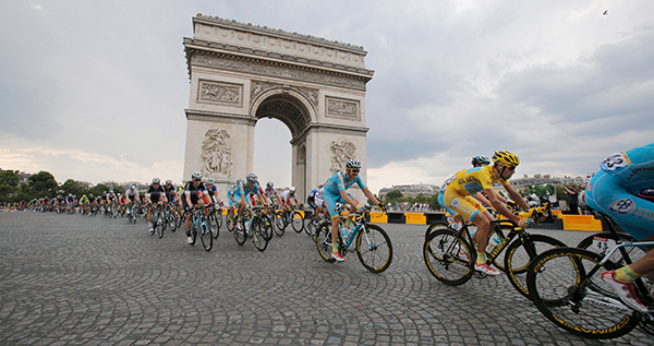 Nibali in maglia gialla a Parigi al Tour 2014