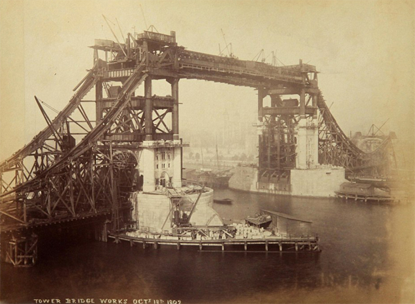 La costruzione del Tower Bridge