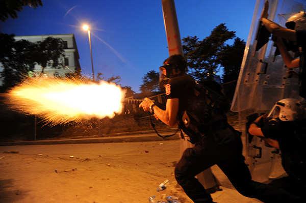 La polizia turca spara ai manifestanti