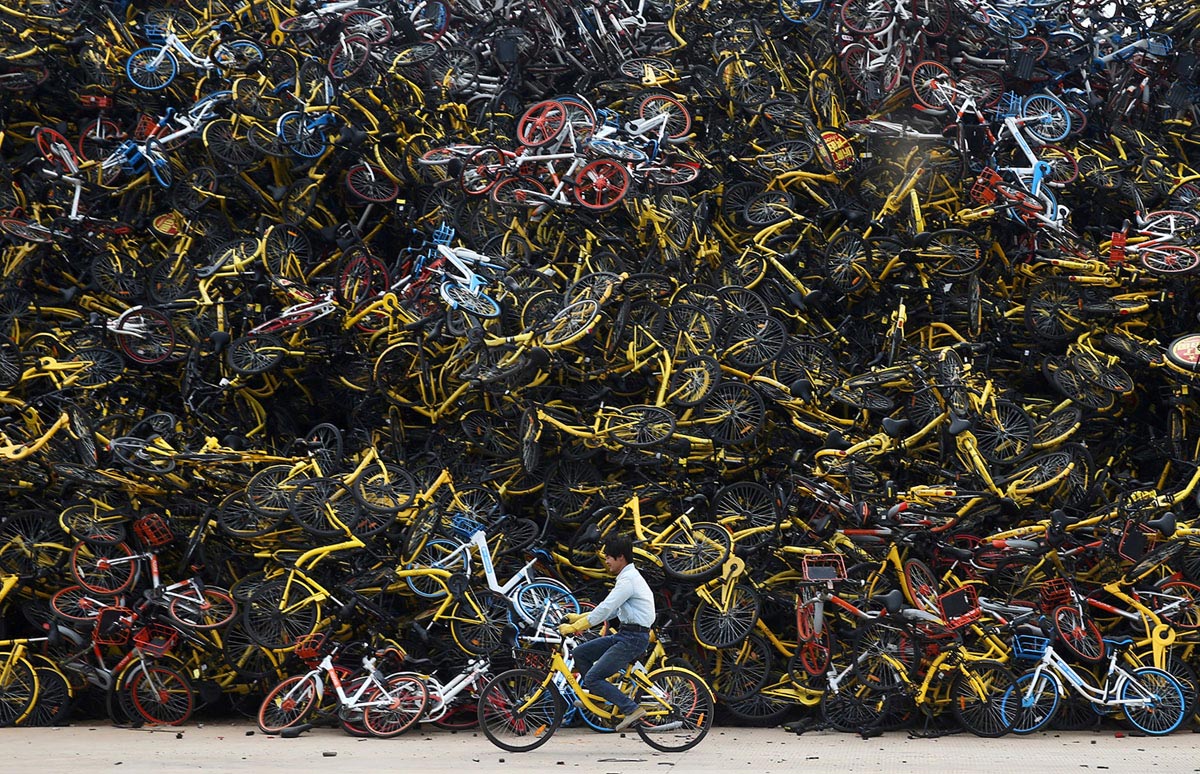 Pile di bici abbandonate a Xiamen