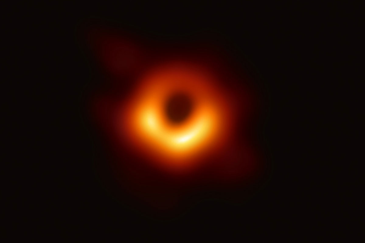 L'orizzonte degli eventi del buco nero M87